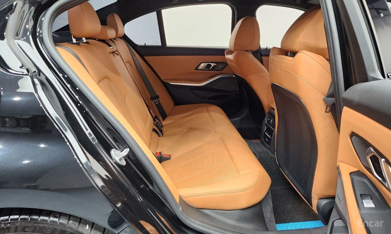 BMW 320 M* SPORT* LASER* HARMON* KARDON* ДИСТРОНИК* ХЕДЪП*, снимка 16 - Автомобили и джипове - 55831425