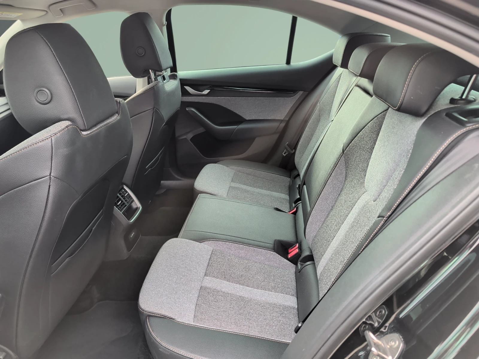 Skoda Octavia Selection 1.5 TSI/150 �.�./MHEV | Mobile.bg � ����������� 12