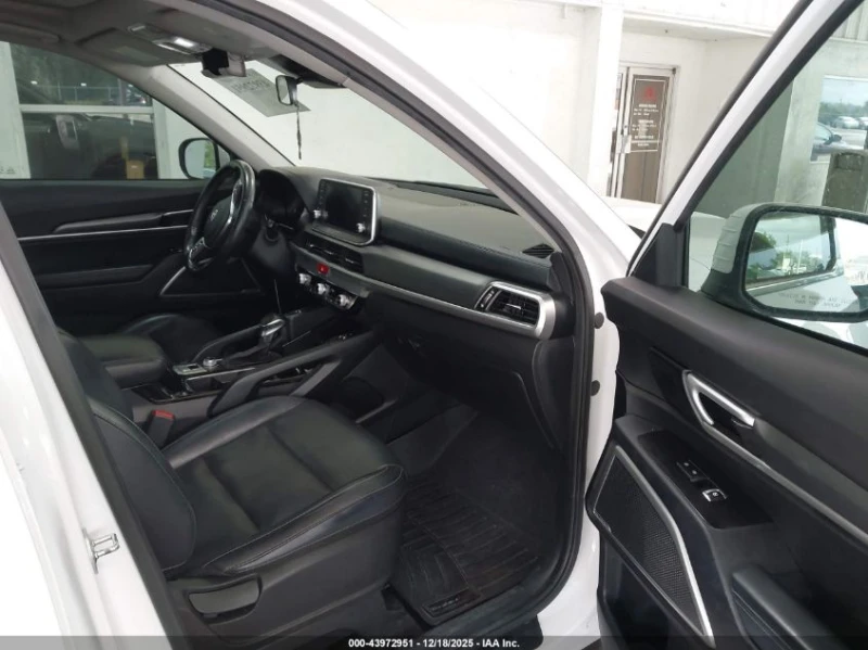 Kia Telluride 3.8l S, снимка 5 - Автомобили и джипове - 53234236