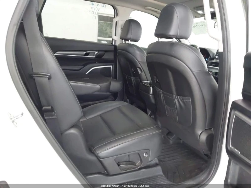 Kia Telluride 3.8l S, снимка 8 - Автомобили и джипове - 53234236