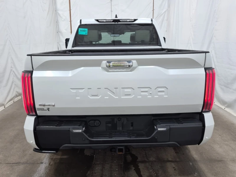 Toyota Tundra * CAPSTONE HYBRID CREW CAB SHORT BED * CARFAX * БЕ, снимка 7 - Автомобили и джипове - 53416072
