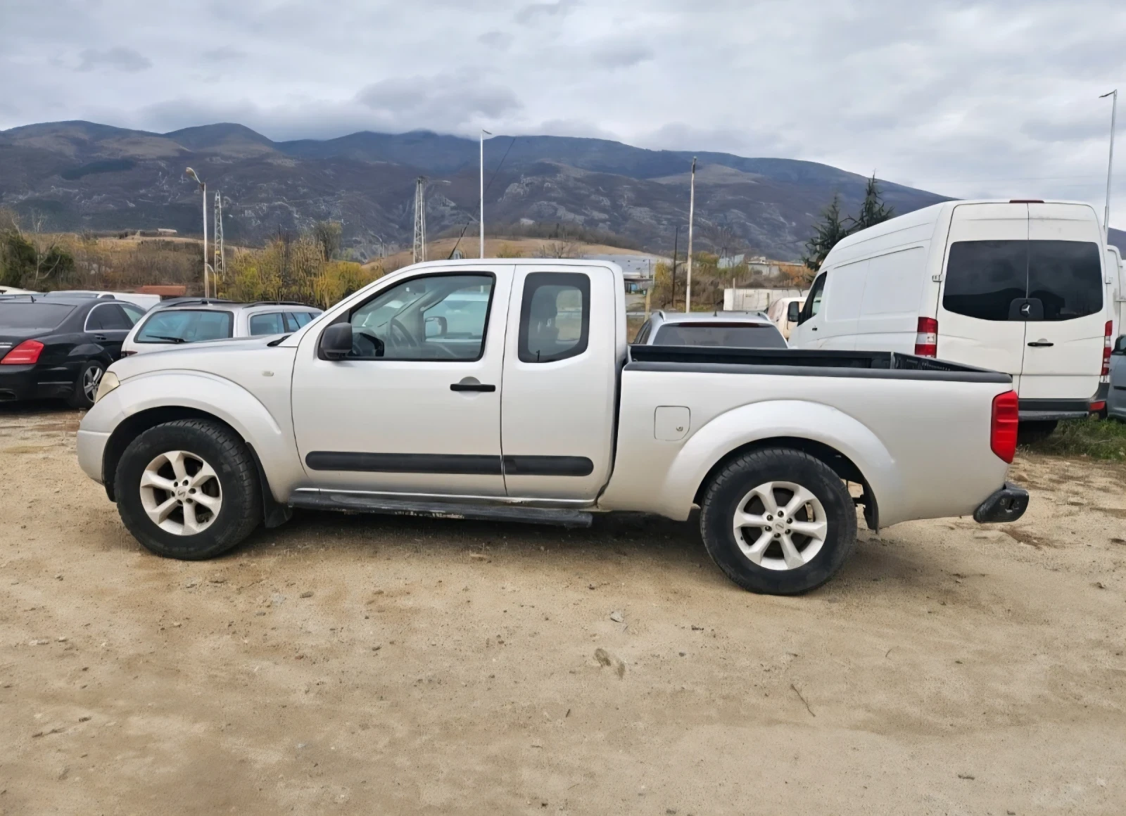Nissan Navara 2.5дизел - изображение 2