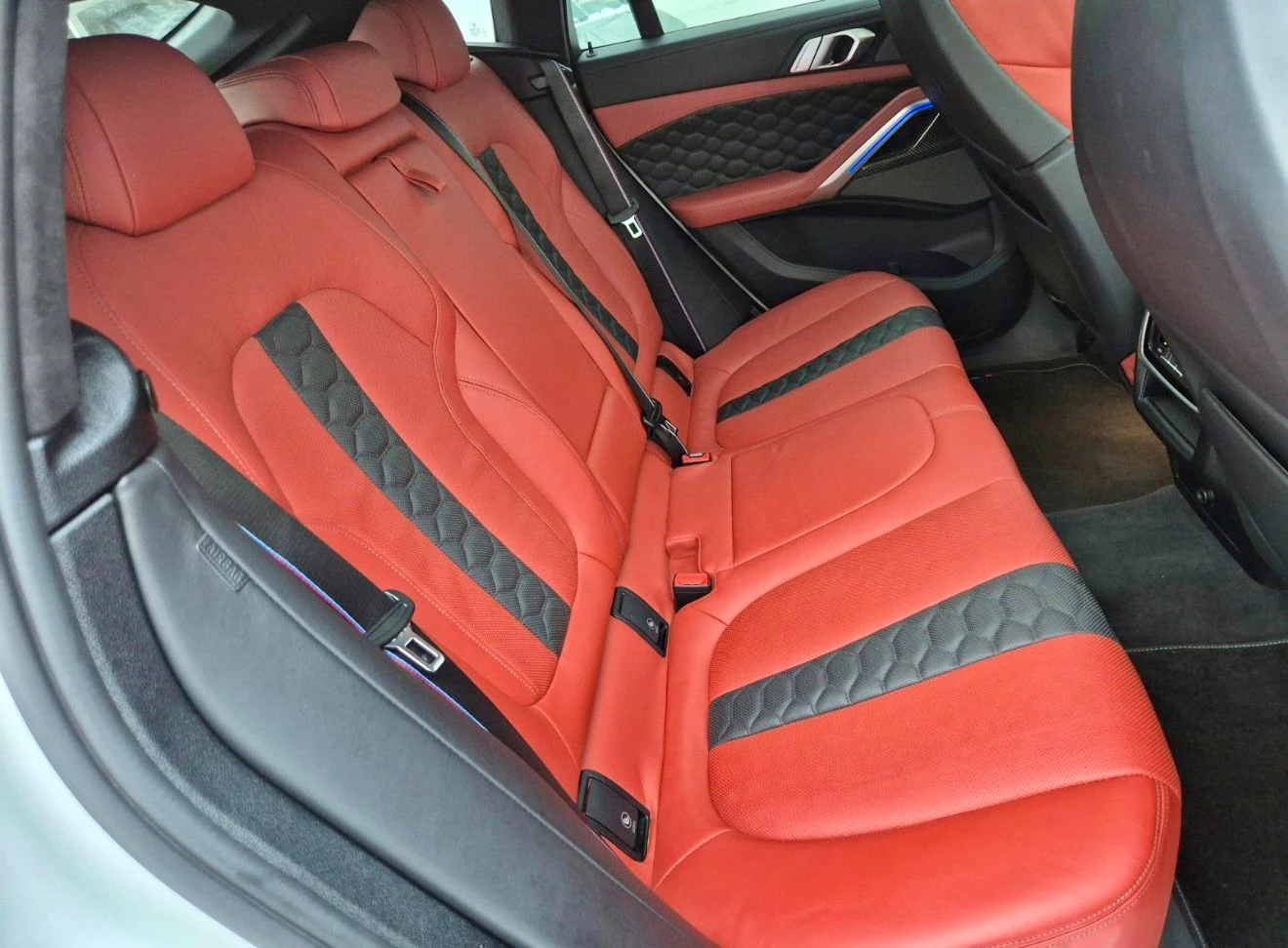 BMW X6 M Competition* Harman Kardon * Панорама * Лизинг, снимка 11 - Автомобили и джипове - 53779362