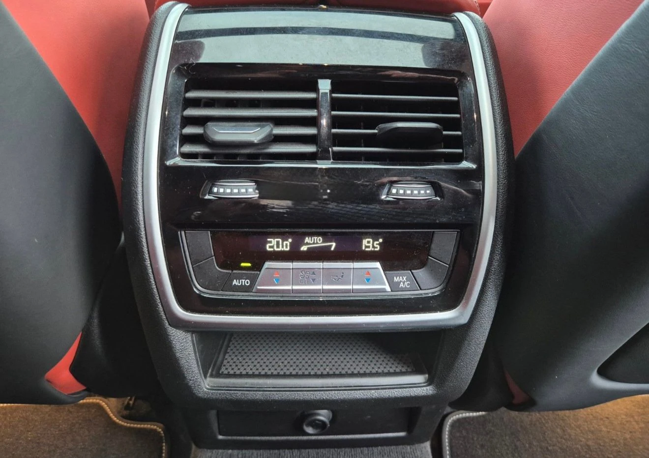 BMW X6 M Competition* Harman Kardon * Панорама * Лизинг, снимка 17 - Автомобили и джипове - 53779362