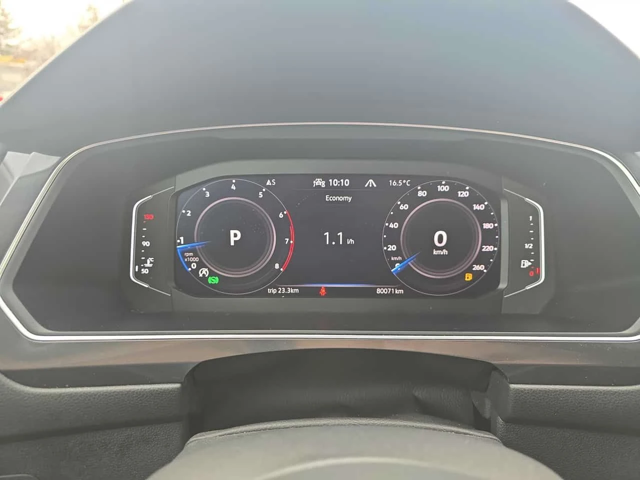 VW Tiguan * 4MOTION * PANO* KEYLESS* ПОДГРЕВ* , снимка 8 - Автомобили и джипове - 54403809