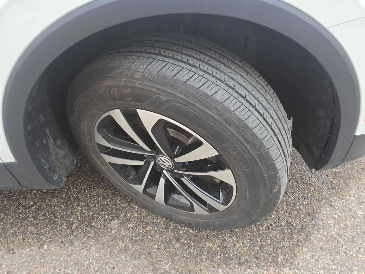 VW Tiguan * 4MOTION * PANO* KEYLESS* ПОДГРЕВ* , снимка 7 - Автомобили и джипове - 54403809