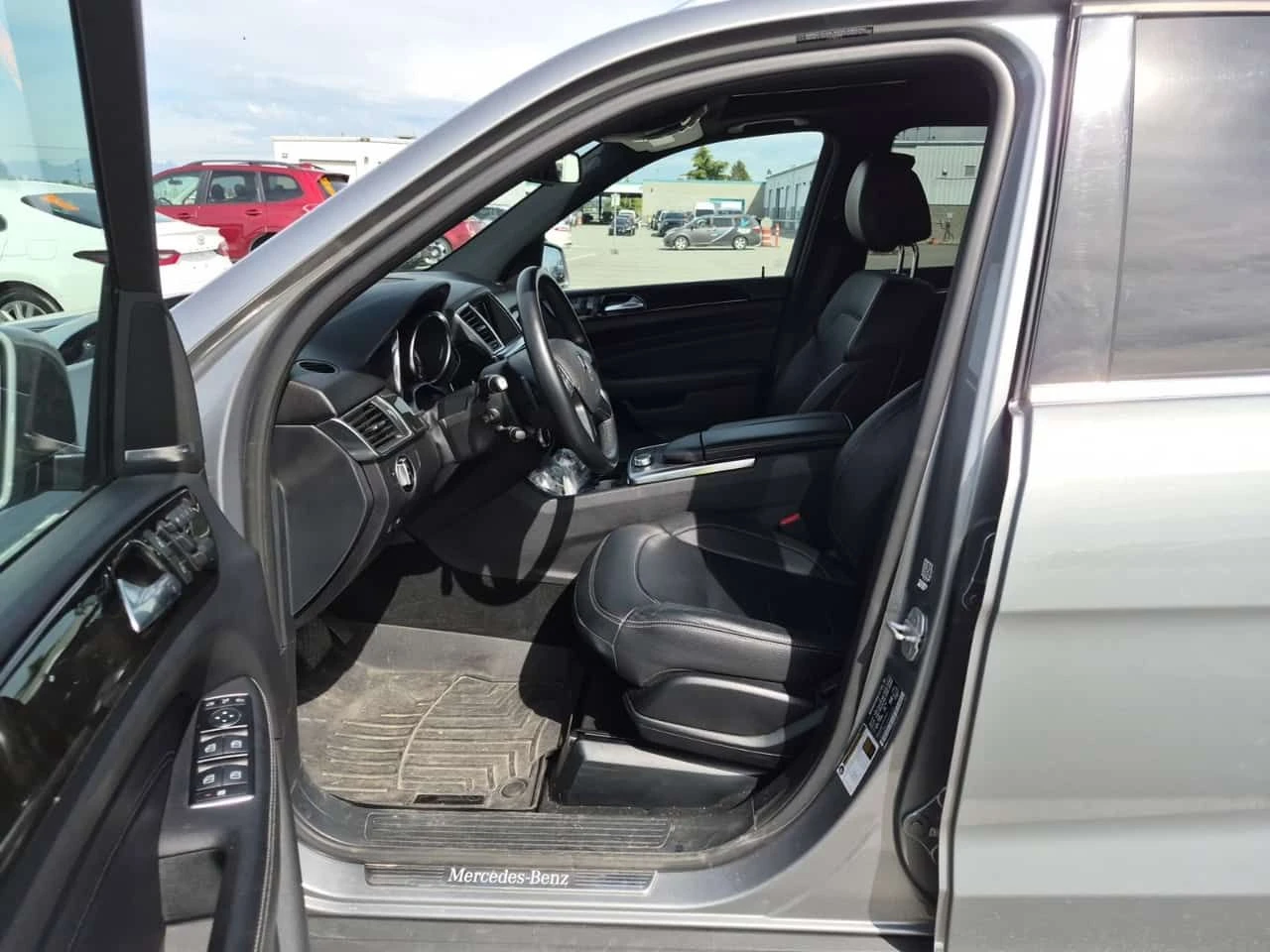 Mercedes-Benz ML 350 BLUETEC| DISTRONIC| 2 КЛЮЧА| HAR/KAR| PANO| CARFAX, снимка 8 - Автомобили и джипове - 54529494