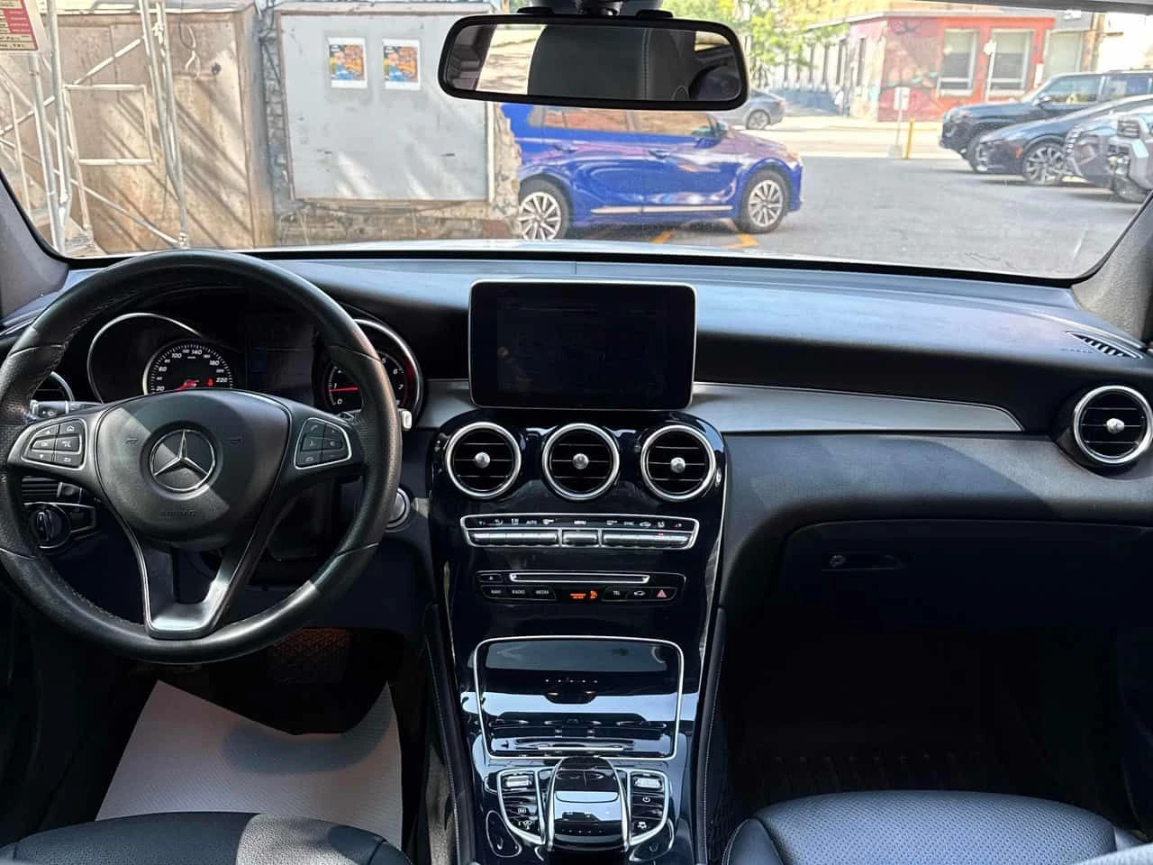 Mercedes-Benz GLC 300 CARFAX/ПАНОРАМА/ПОДГРЕВ/НАВИ/ПАМЕТ/КЛИП, снимка 9 - Автомобили и джипове - 55410408