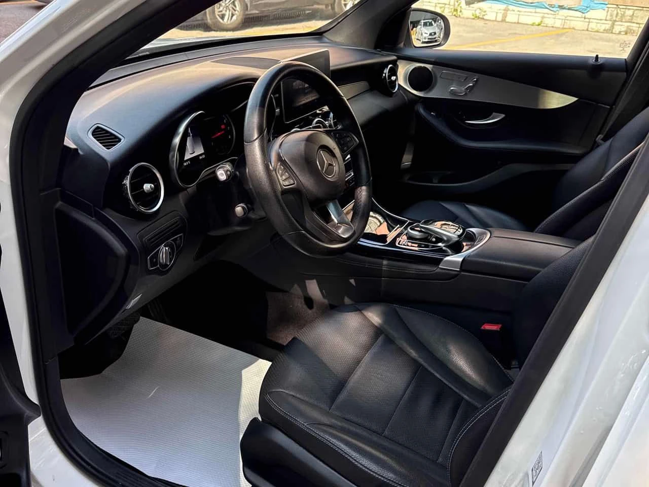 Mercedes-Benz GLC 300 CARFAX/ПАНОРАМА/ПОДГРЕВ/НАВИ/ПАМЕТ/КЛИП, снимка 5 - Автомобили и джипове - 55410408