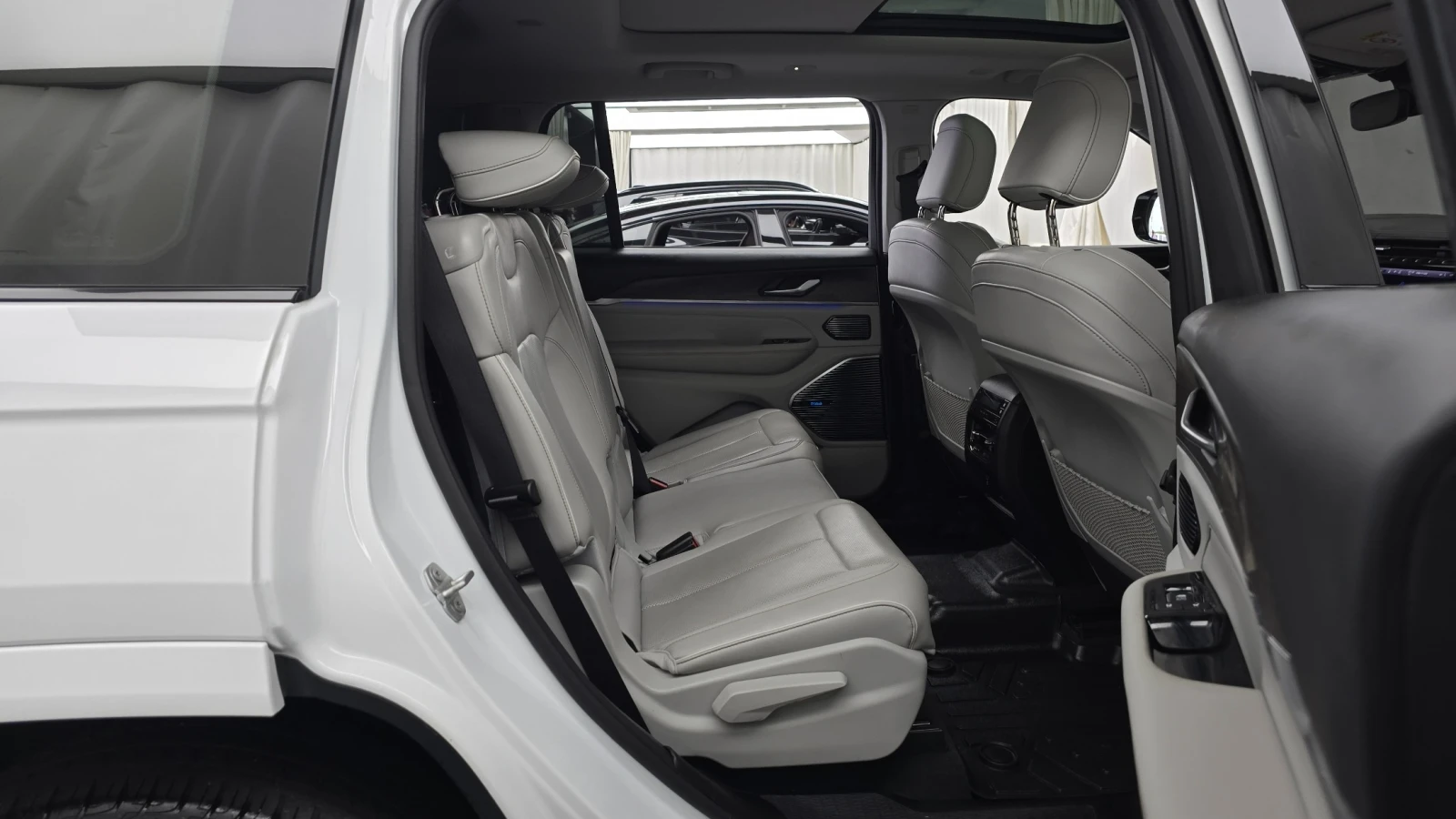 Jeep Grand cherokee 2023 3.6 WL Overland, снимка 9 - Автомобили и джипове - 56021282