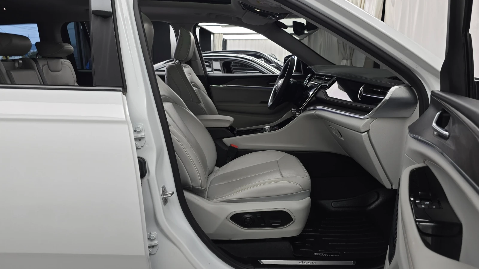 Jeep Grand cherokee 2023 3.6 WL Overland, снимка 8 - Автомобили и джипове - 56021282