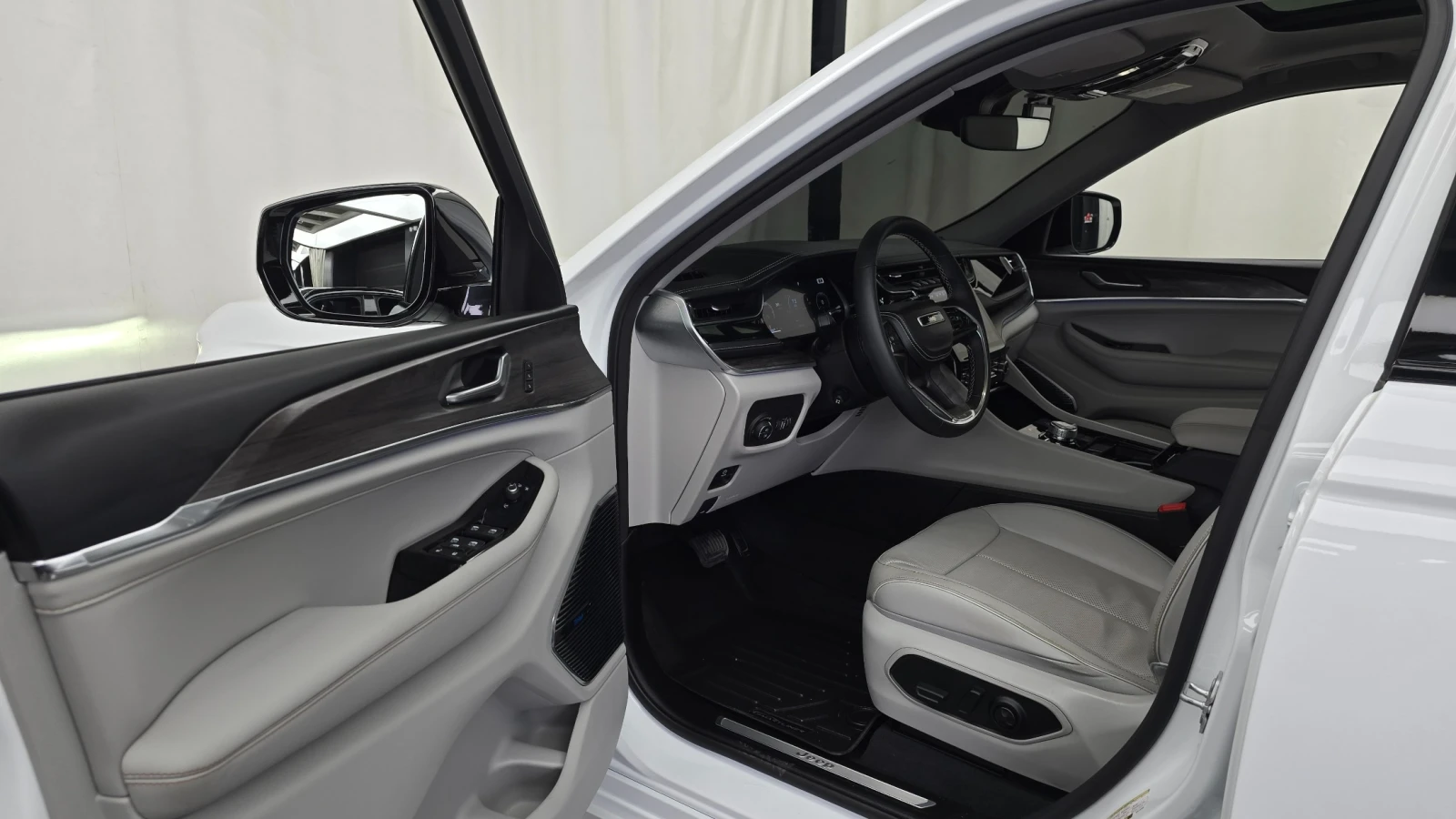 Jeep Grand cherokee 2023 3.6 WL Overland, снимка 7 - Автомобили и джипове - 56021282