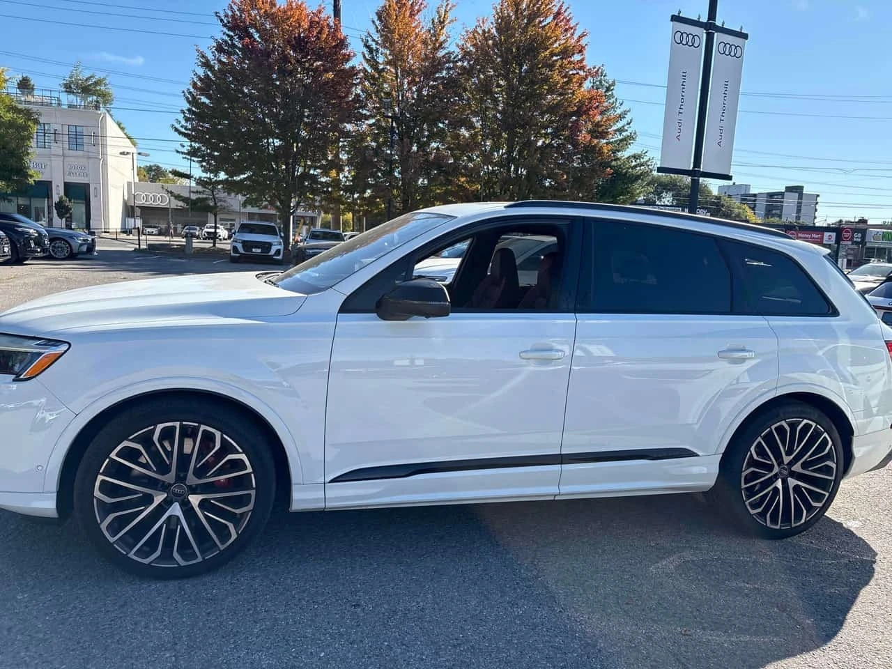 Audi SQ7 | CARFAX | ГЛАВНО ПРЕДСТАВИТЕЛСТВО НА AUDI, снимка 3 - Автомобили и джипове - 56231126