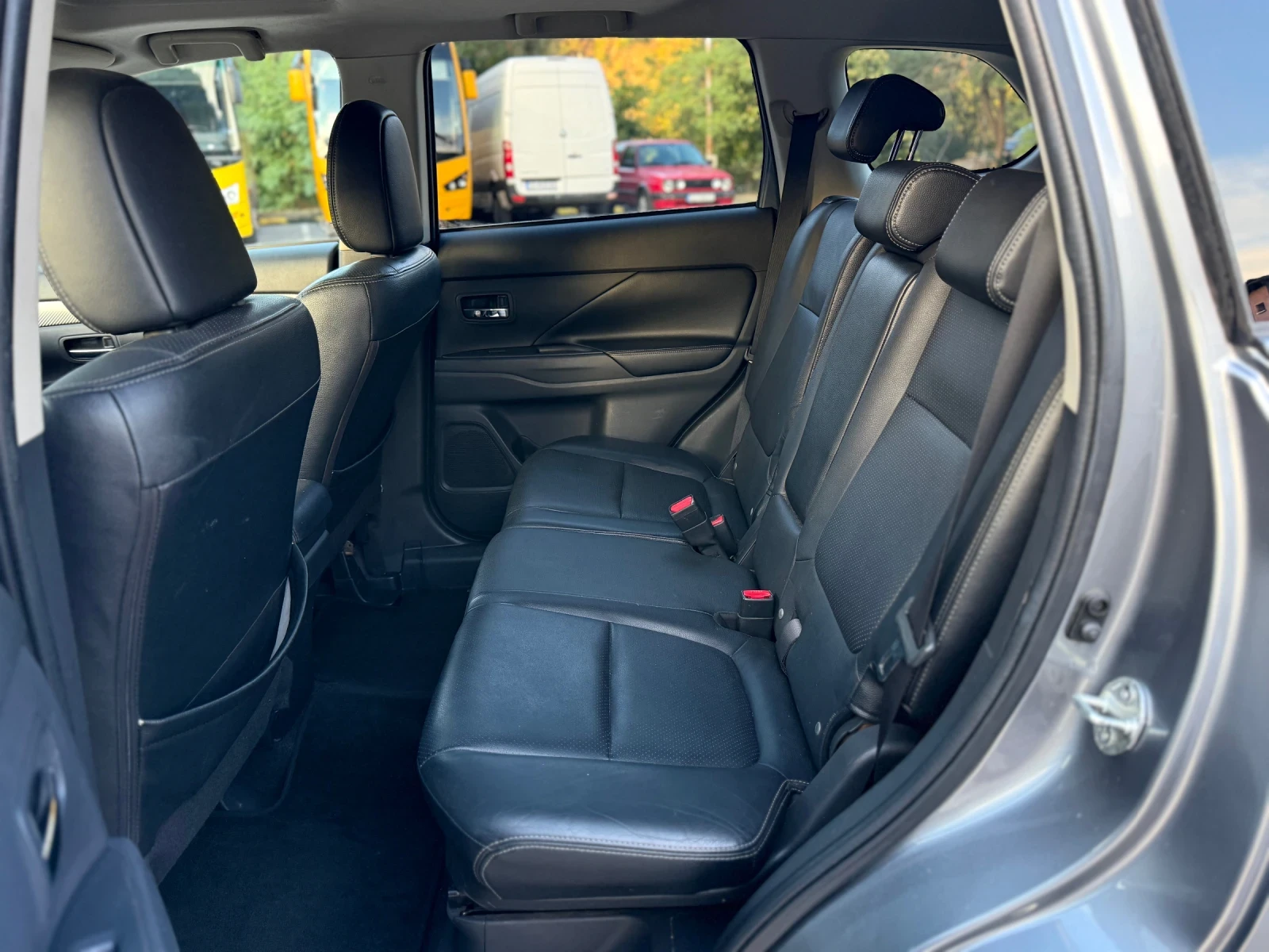 Mitsubishi Outlander 2.2DID Нави/Кожа/4х4/Шибидах/Автоматик, снимка 12 - Автомобили и джипове - 56332215