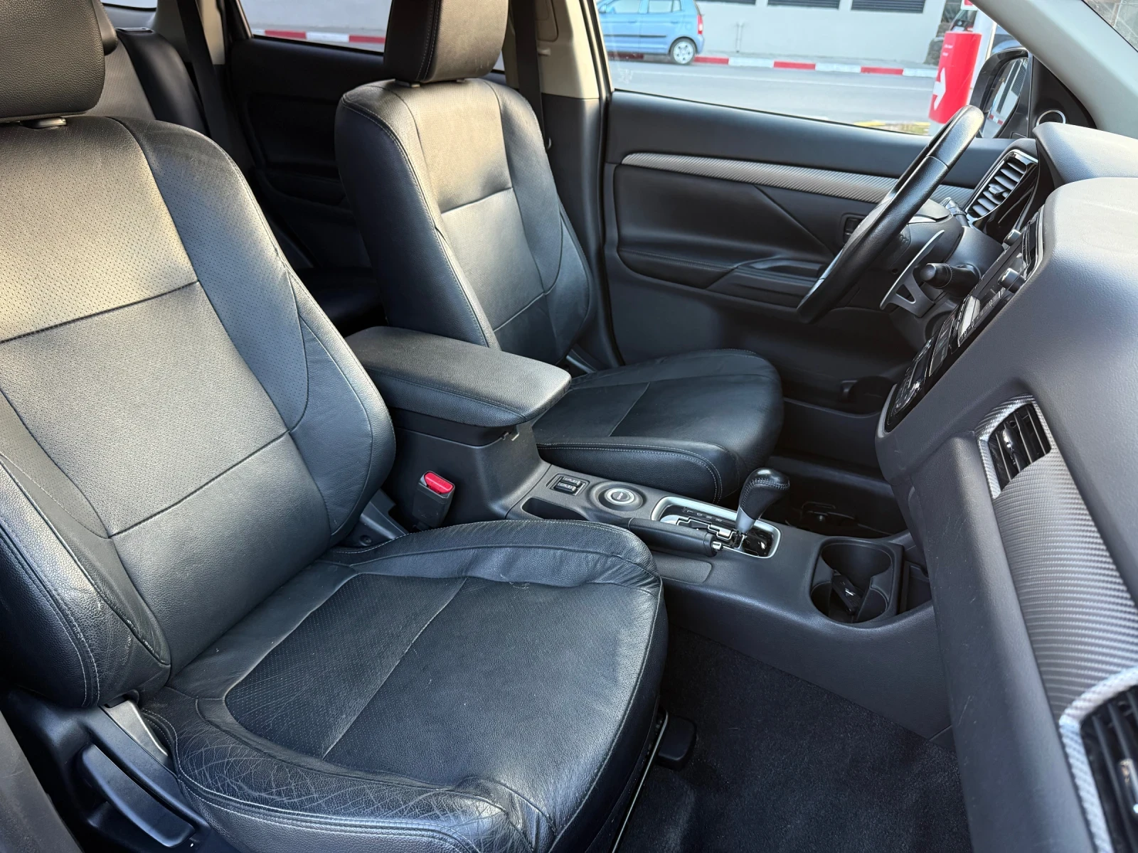 Mitsubishi Outlander 2.2DID Нави/Кожа/4х4/Шибидах/Автоматик, снимка 14 - Автомобили и джипове - 56332215