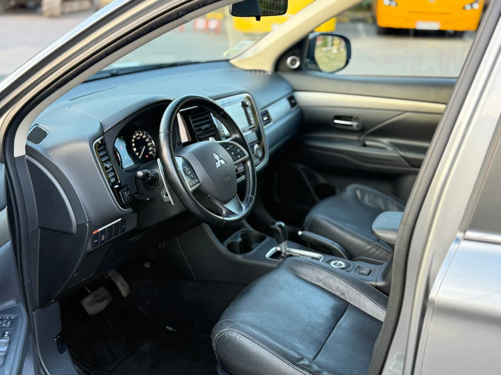 Mitsubishi Outlander 2.2DID Нави/Кожа/4х4/Шибидах/Автоматик, снимка 10 - Автомобили и джипове - 56332215