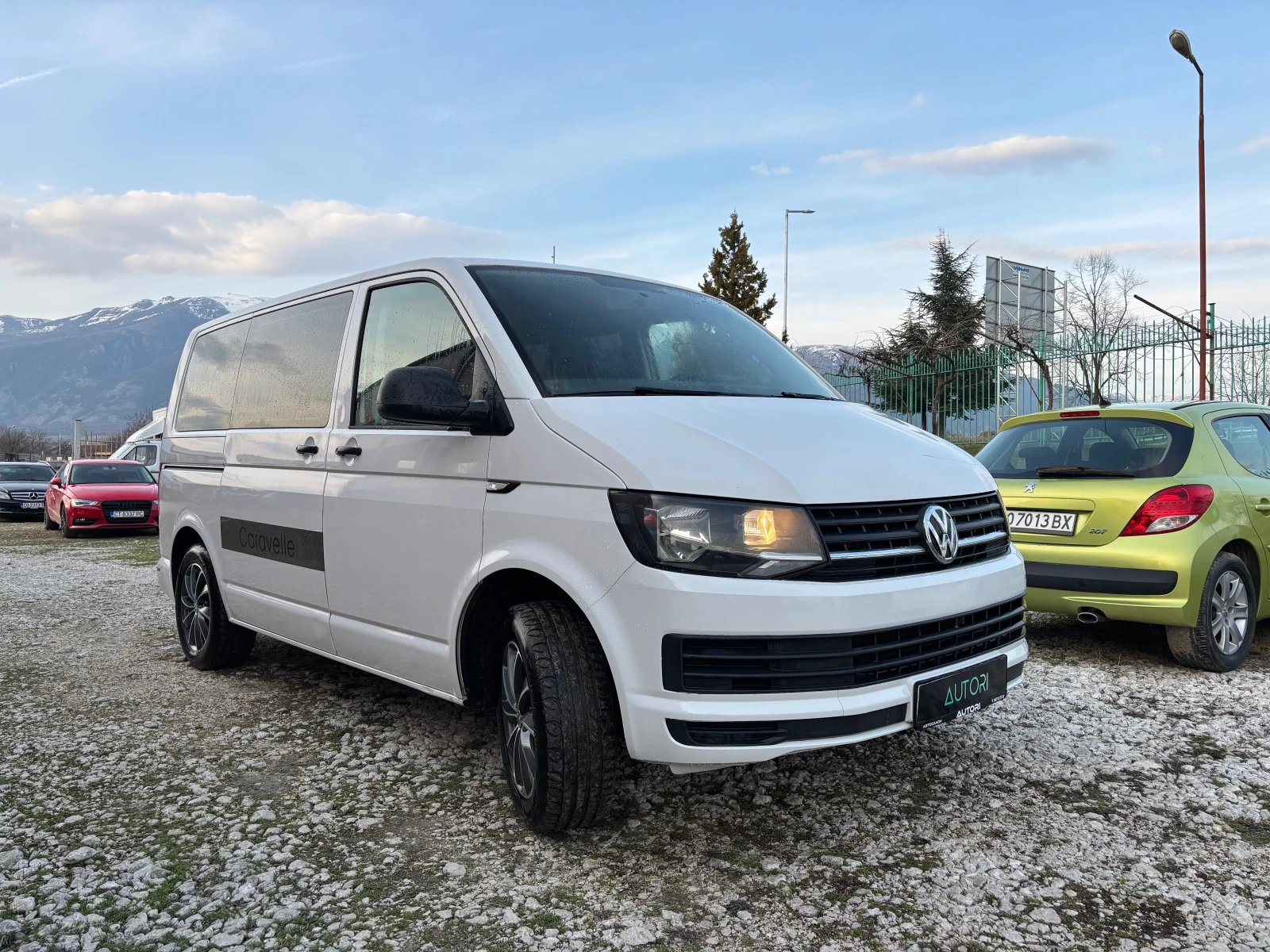 VW Caravelle Navi CARPLAY 9 МЕСТА КАСКО - изображение 3