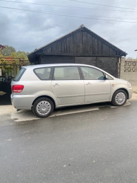  Toyota Avensis verso