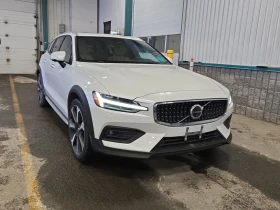 Volvo V60 Cross Country * ULTIMATE * МАСАЖИ* ХЕД ЪП ДИСПЛЕЙ* 360 КАМЕРА* , снимка 2 - Автомобили и джипове - 53621358