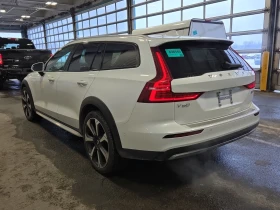 Volvo V60 Cross Country * ULTIMATE * МАСАЖИ* ХЕД ЪП ДИСПЛЕЙ* 360 КАМЕРА* , снимка 4 - Автомобили и джипове - 53621358