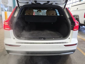 Volvo V60 Cross Country * ULTIMATE * МАСАЖИ* ХЕД ЪП ДИСПЛЕЙ* 360 КАМЕРА* , снимка 14 - Автомобили и джипове - 53621358
