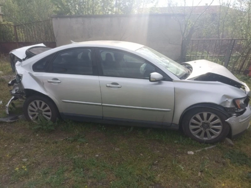 Volvo S40, снимка 1 - Автомобили и джипове - 48275501