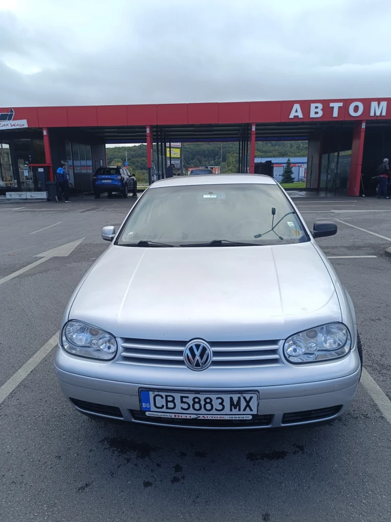 VW Golf 4 1.6i, снимка 2 - Автомобили и джипове - 47481864