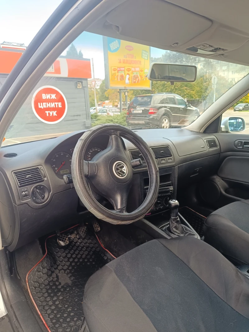 VW Golf 4 1.6i, снимка 5 - Автомобили и джипове - 47481864