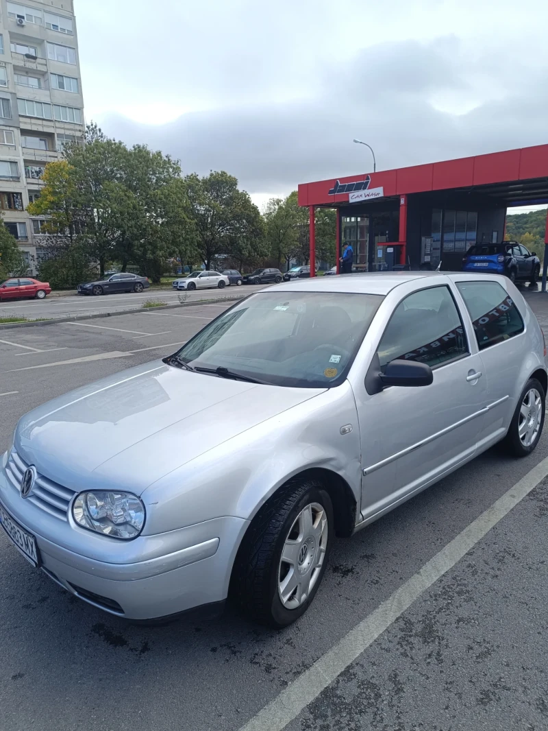 VW Golf 4 1.6i, снимка 1 - Автомобили и джипове - 47481864