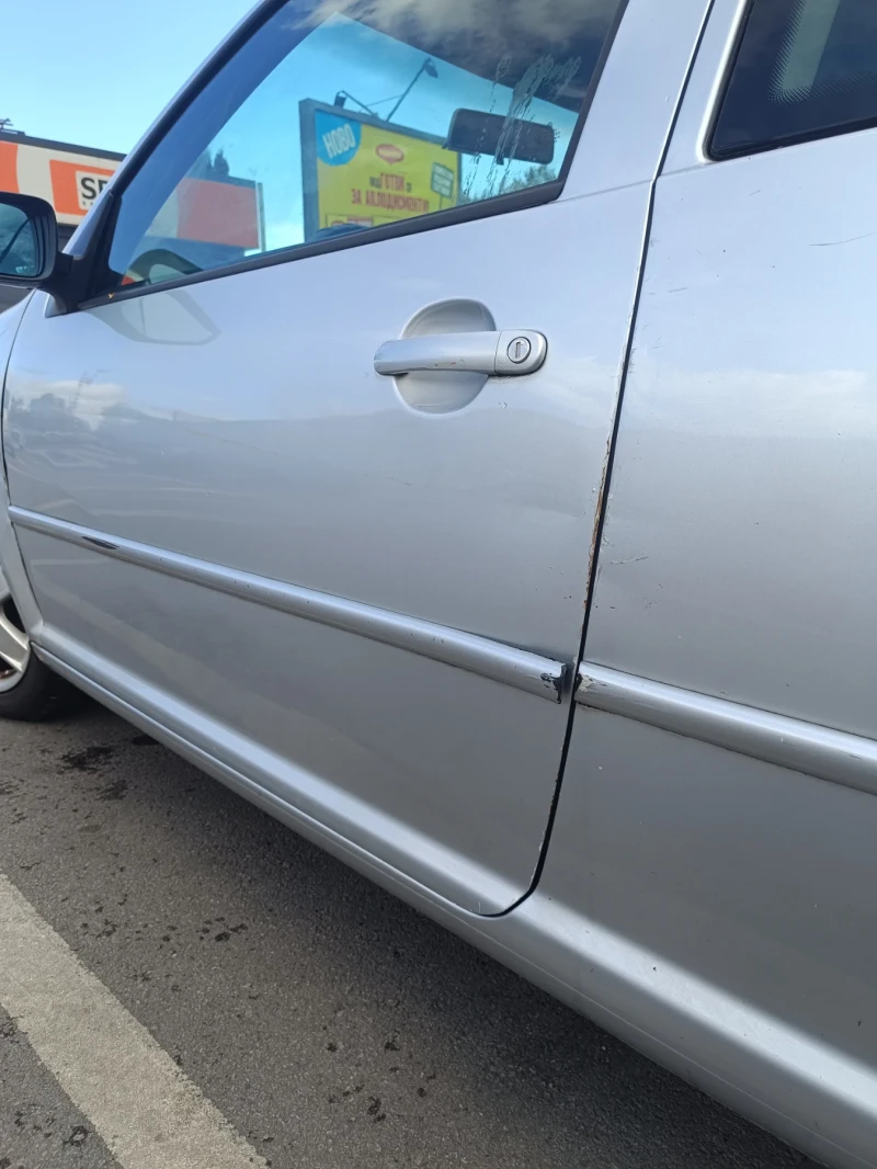 VW Golf 4 1.6i, снимка 8 - Автомобили и джипове - 47481864