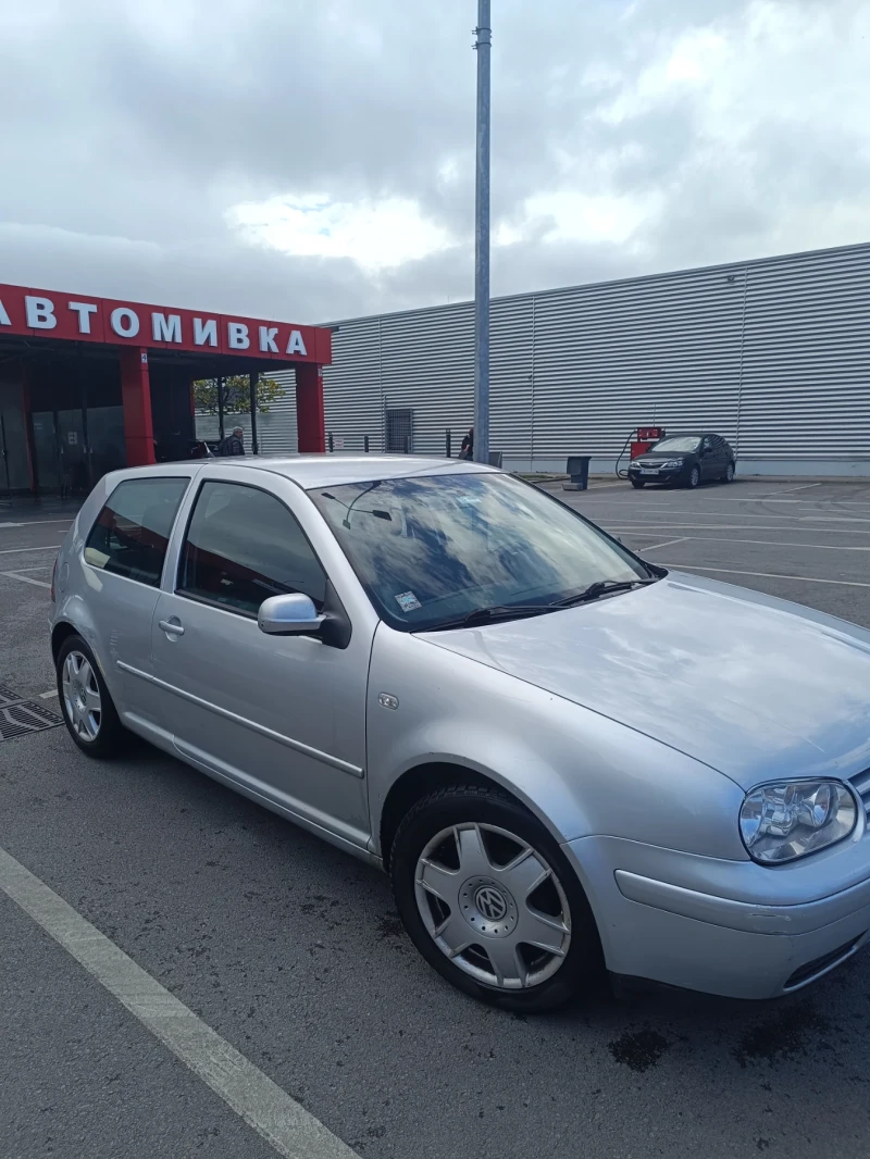 VW Golf 4 1.6i, снимка 3 - Автомобили и джипове - 47481864