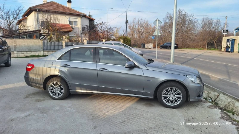 Mercedes-Benz E 220, снимка 2 - Автомобили и джипове - 48910108