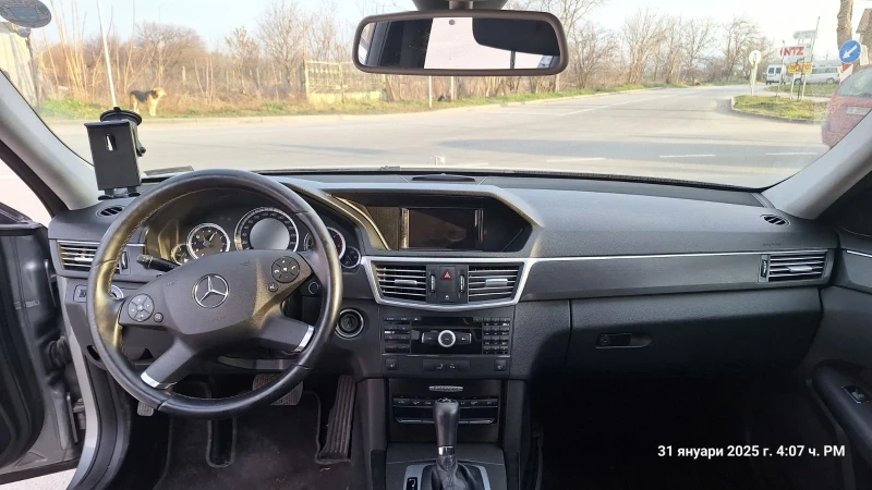 Mercedes-Benz E 220, снимка 9 - Автомобили и джипове - 48910108