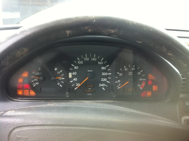 Mercedes-Benz C 180, снимка 5 - Автомобили и джипове - 52617283