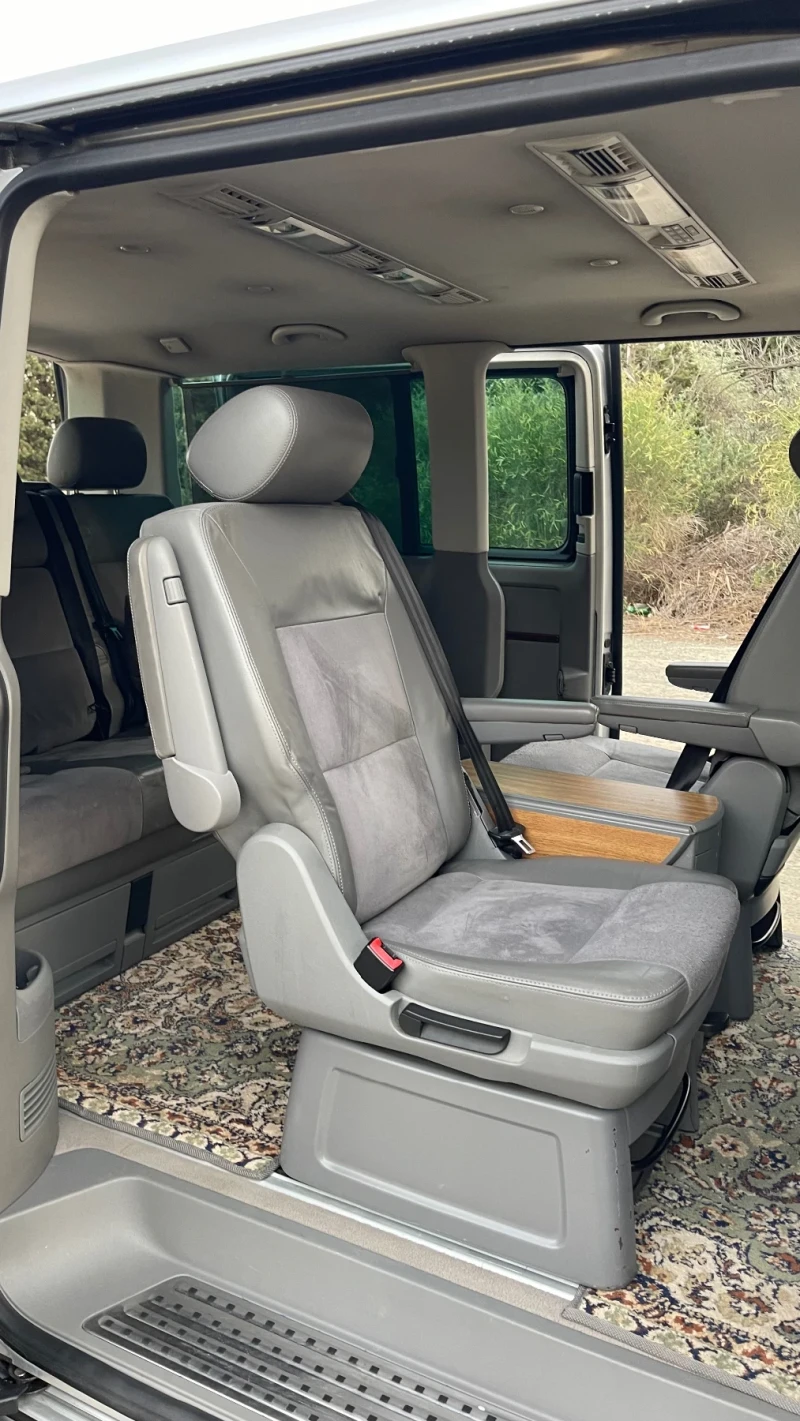 VW Multivan Highline, снимка 12 - Автомобили и джипове - 52618753
