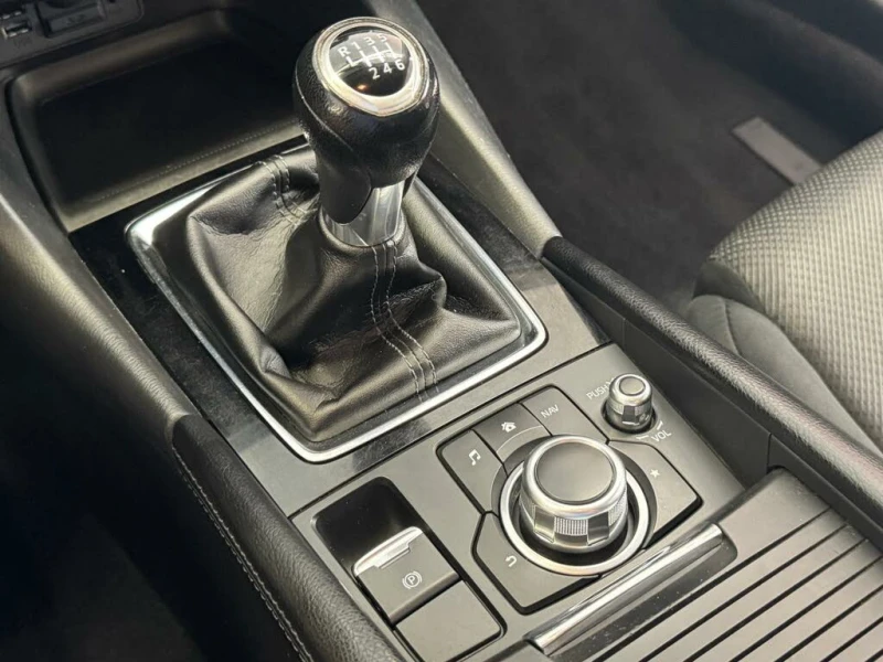 Mazda 3 Sport * АвтоКредит* (ЦЕНА ДО БГ), снимка 11 - Автомобили и джипове - 52675808