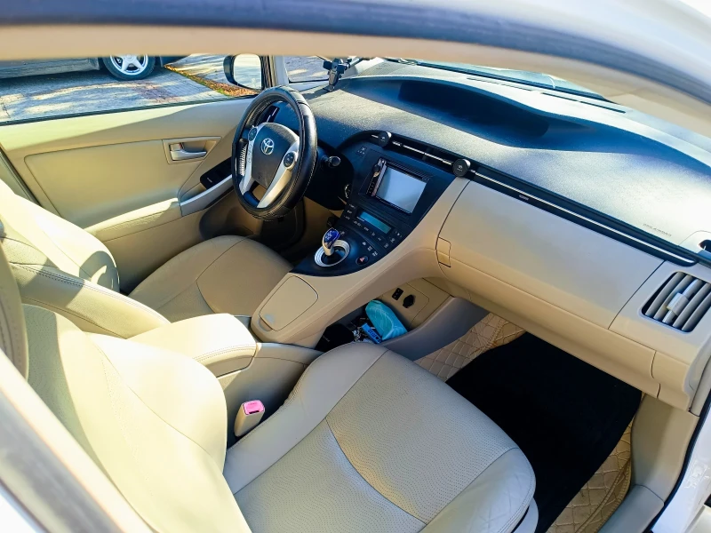 Toyota Prius, снимка 8 - Автомобили и джипове - 53363508