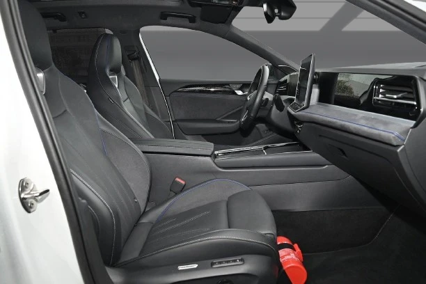 VW Passat Variant 2.0 TDI 4Motion = R-Line = Гаранция - изображение 7