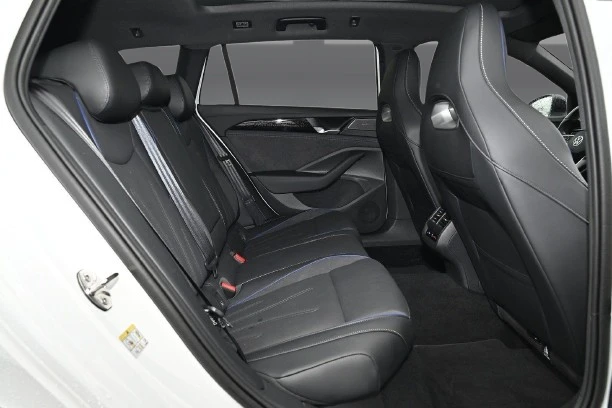 VW Passat Variant 2.0 TDI 4Motion = R-Line = Гаранция - изображение 8