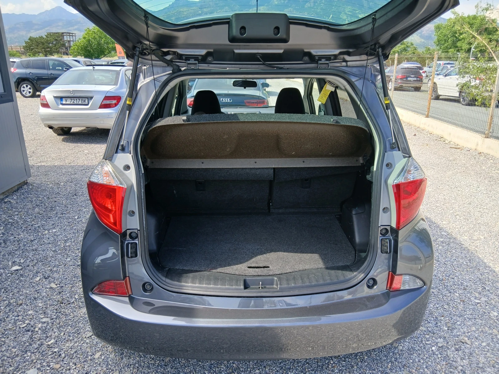 Toyota Verso S, снимка 16 - Автомобили и джипове - 49467159