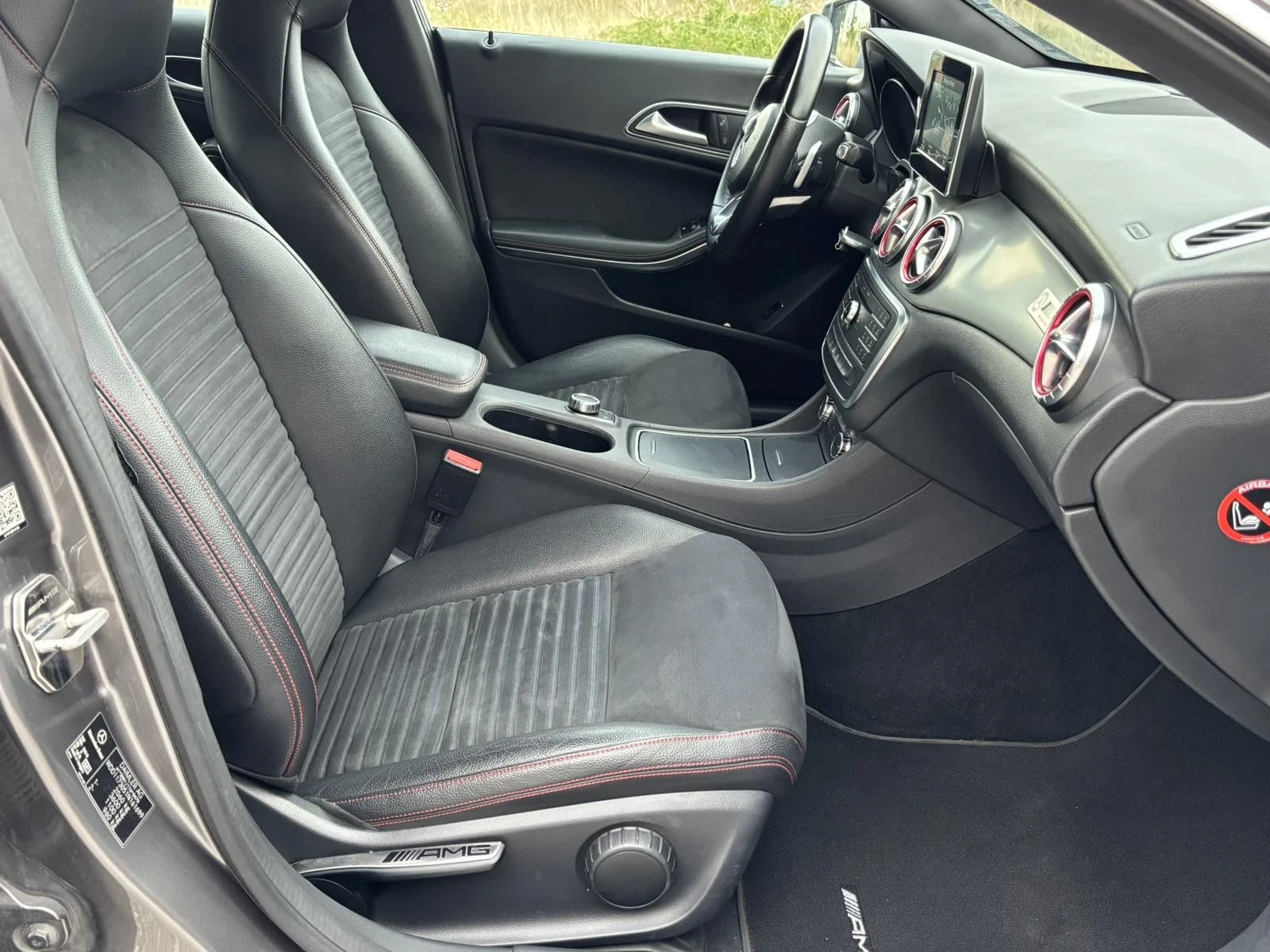 Mercedes-Benz CLA 220  AMG 4MATIC - изображение 8