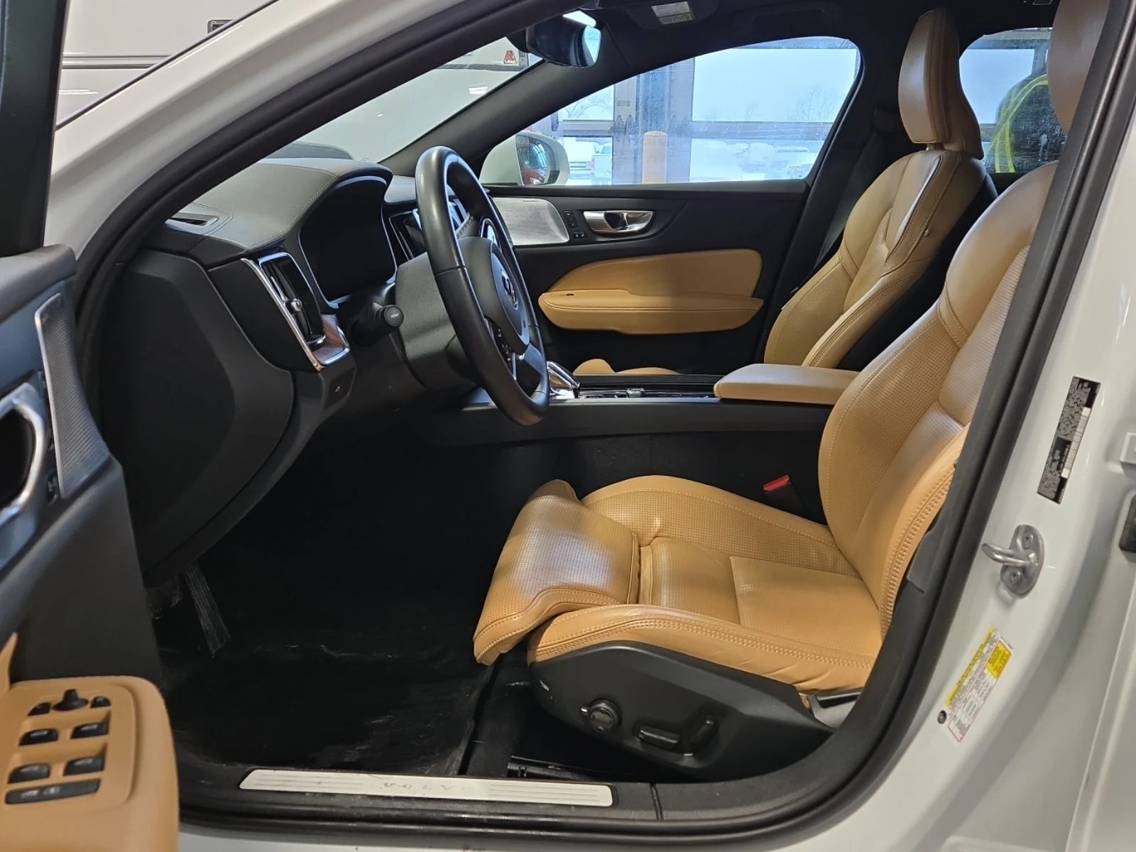 Volvo V60 Cross Country * ULTIMATE * МАСАЖИ* ХЕД ЪП ДИСПЛЕЙ* 360 КАМЕРА*  - изображение 5