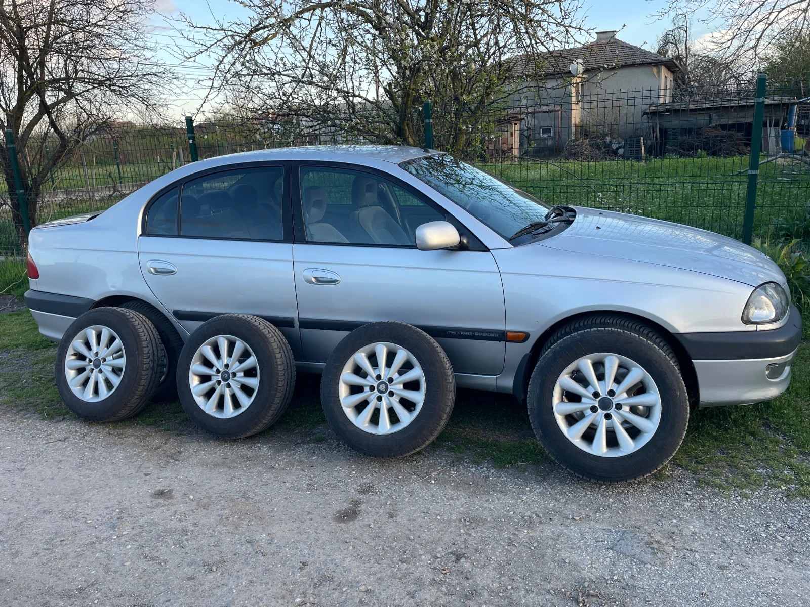 Toyota Avensis 2.0 TD Royal Edition, снимка 4 - Автомобили и джипове - 54196207