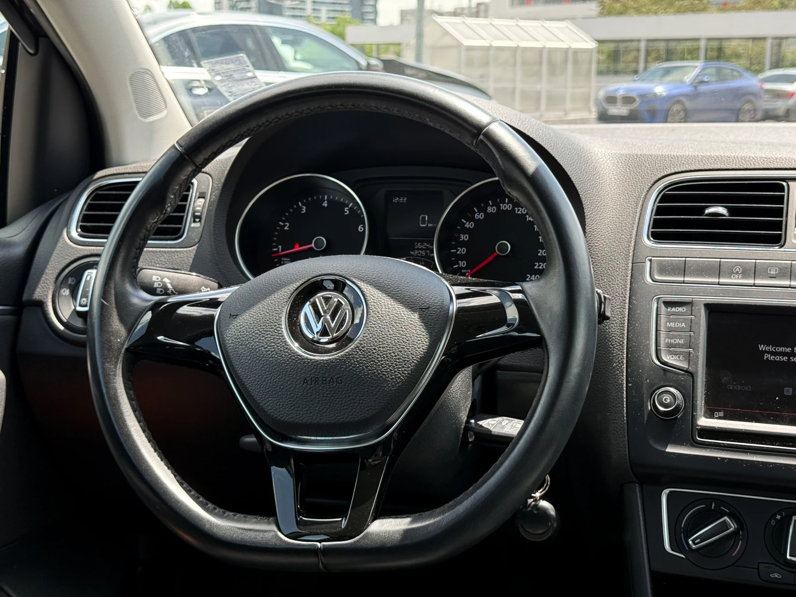 VW Polo 1.0TSI * BlueMotion * 95p.s * 42 000km , снимка 12 - Автомобили и джипове - 54649099