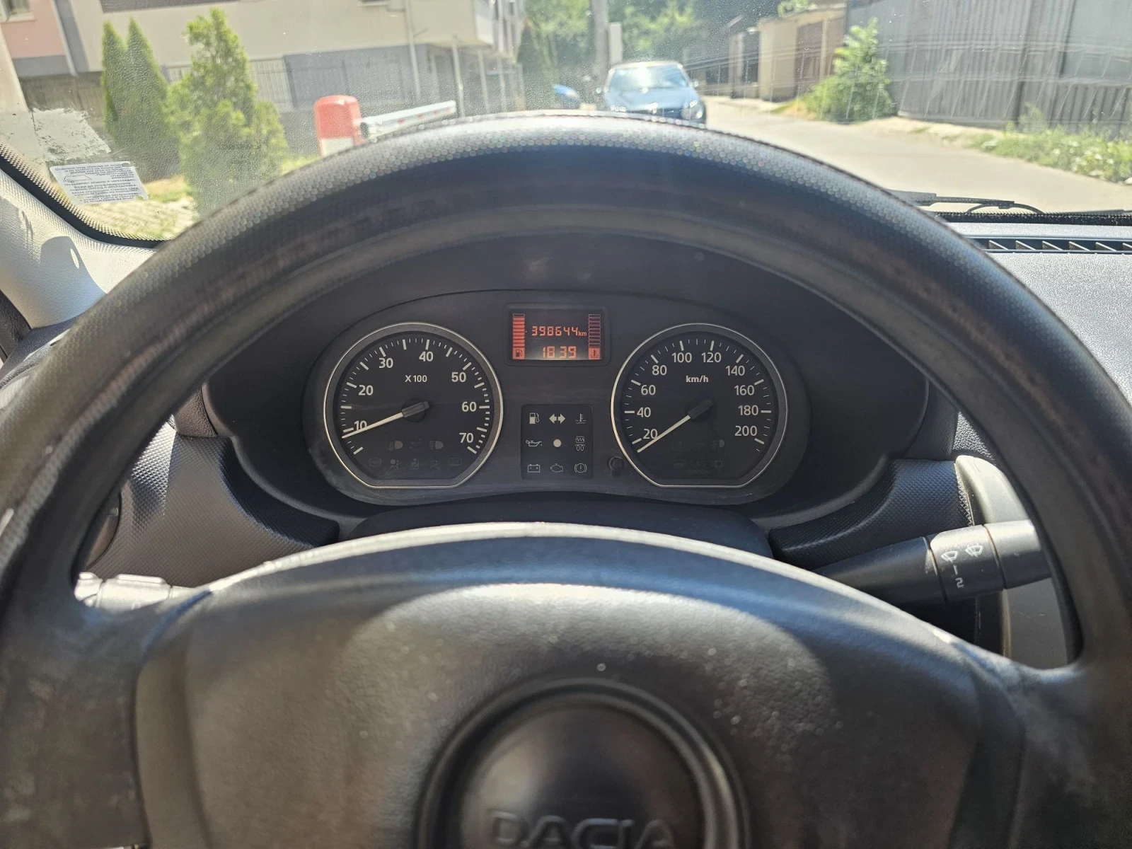 Dacia Logan 1.6 газ климатик , снимка 7 - Автомобили и джипове - 55631731
