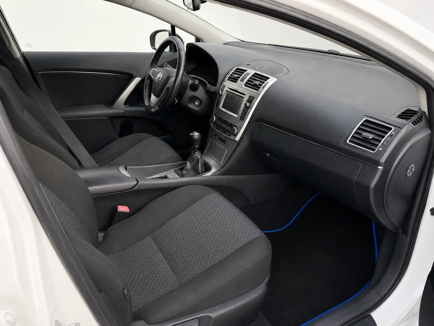 Toyota Avensis TOYOTA AVENSIS 2.0 D-4D   2012 г., снимка 5 - Автомобили и джипове - 55930879
