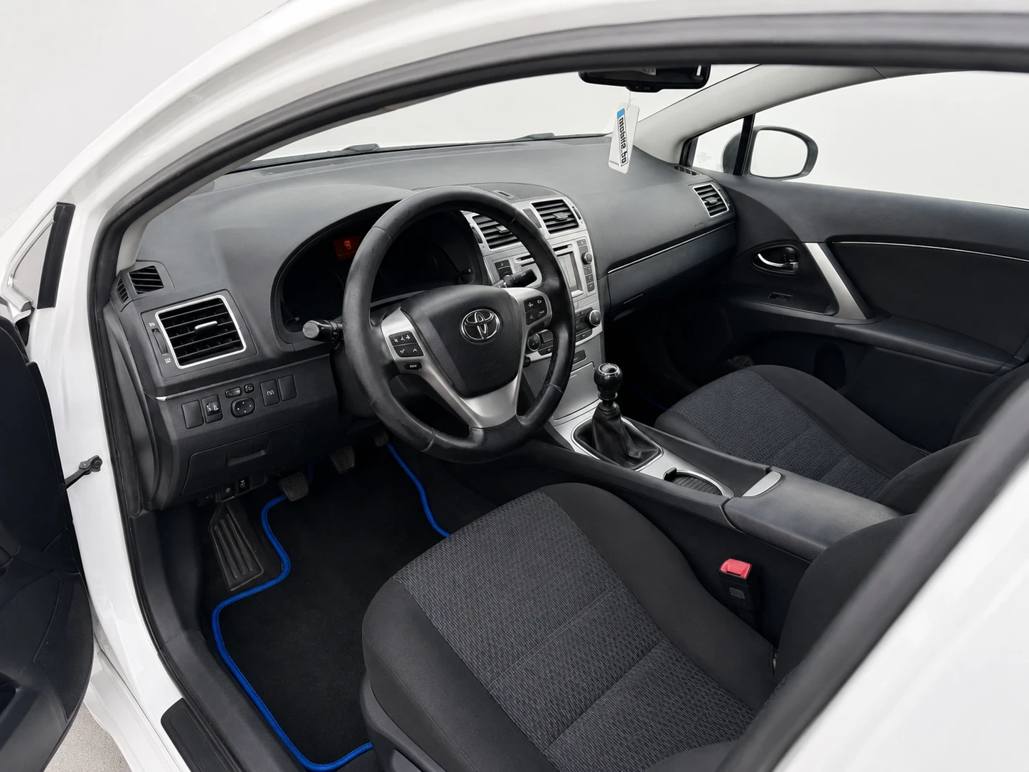 Toyota Avensis TOYOTA AVENSIS 2.0 D-4D   2012 г., снимка 4 - Автомобили и джипове - 55930879