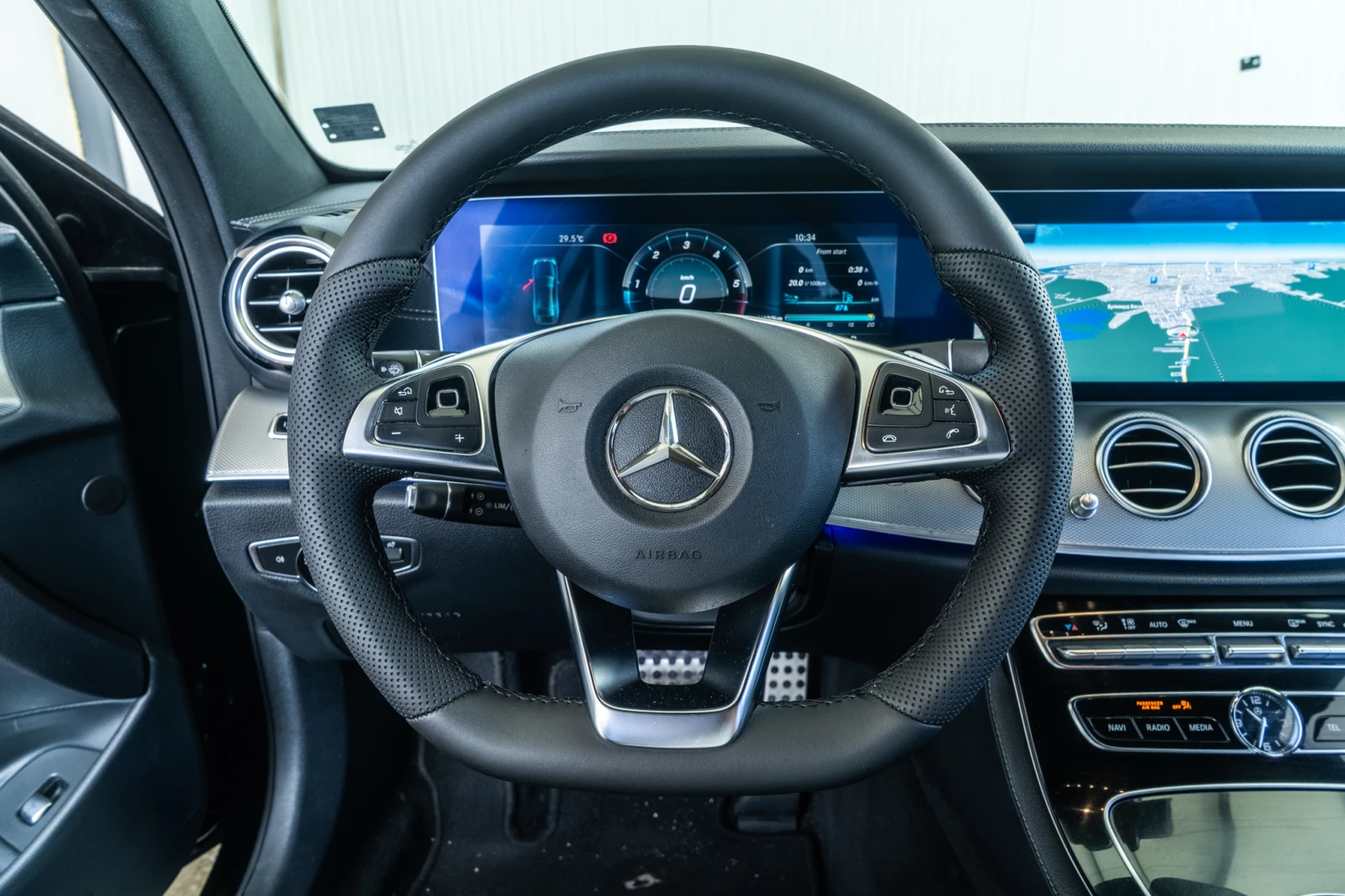Mercedes-Benz E 220 D = AMBIENT = 170HP = 9G-TRONIC = ЛИЗИНГ, снимка 13 - Автомобили и джипове - 55949576