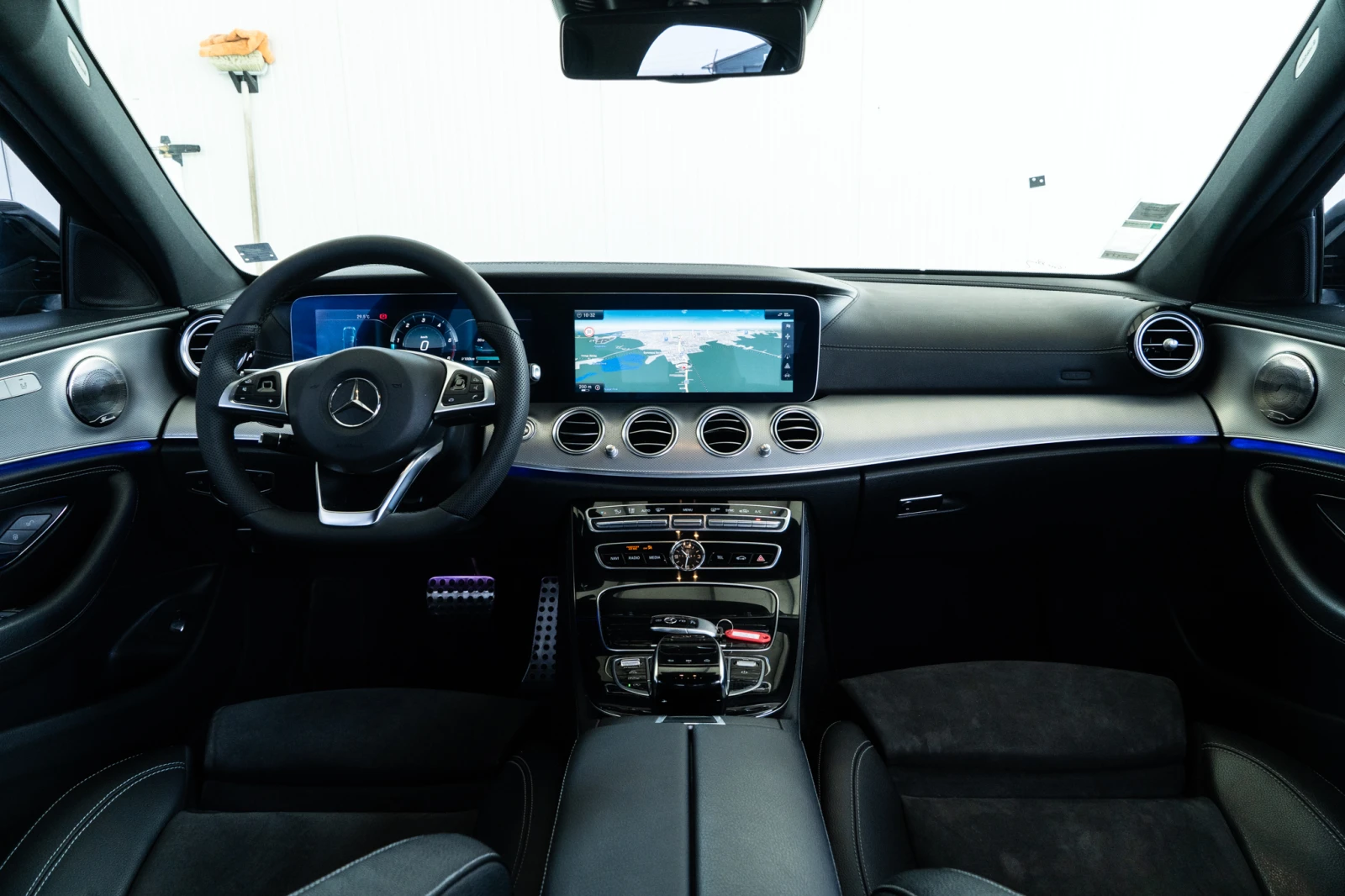 Mercedes-Benz E 220 D = AMBIENT = 170HP = 9G-TRONIC = ЛИЗИНГ, снимка 12 - Автомобили и джипове - 55949576