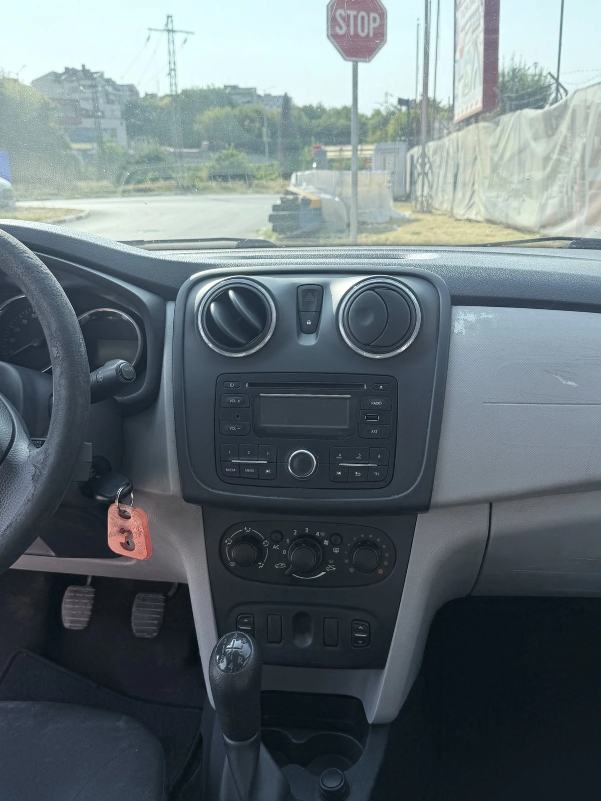 Dacia Logan, снимка 9 - Автомобили и джипове - 56081693